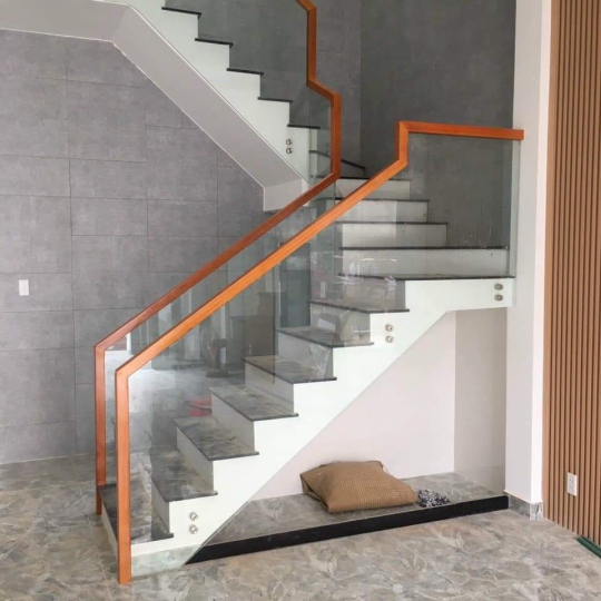CẦU THANG KÍNH CƯỜNG LỰC