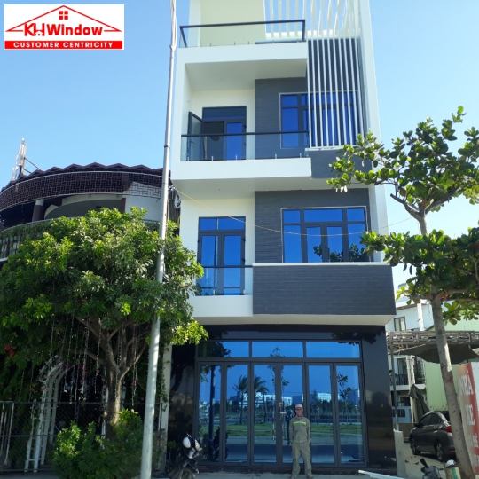 CỬA ĐI NHÔM XINGFA 4 CÁNH MỞ QUAY